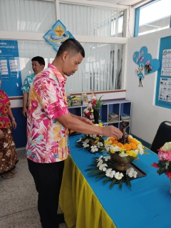 ไฟล์แนบ กปภ.สาขากาญจนดิษฐ์ จัดกิจกรรมสรงน้ำพระและพระแม่ธรณีพร้อมรดน้ำดำหัวผู้ใหญ่ สืบสานประเพณีวันสงกรานต์ 2566 