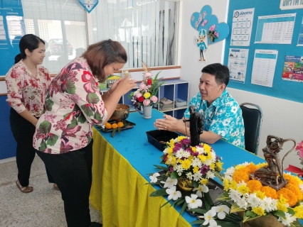 ไฟล์แนบ กปภ.สาขากาญจนดิษฐ์ จัดกิจกรรมสรงน้ำพระและพระแม่ธรณีพร้อมรดน้ำดำหัวผู้ใหญ่ สืบสานประเพณีวันสงกรานต์ 2566 