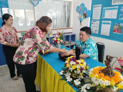 ไฟล์แนบ กปภ.สาขากาญจนดิษฐ์ จัดกิจกรรมสรงน้ำพระและพระแม่ธรณีพร้อมรดน้ำดำหัวผู้ใหญ่ สืบสานประเพณีวันสงกรานต์ 2566 