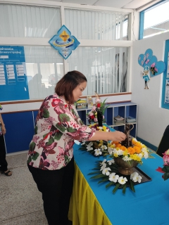 ไฟล์แนบ กปภ.สาขากาญจนดิษฐ์ จัดกิจกรรมสรงน้ำพระและพระแม่ธรณีพร้อมรดน้ำดำหัวผู้ใหญ่ สืบสานประเพณีวันสงกรานต์ 2566 