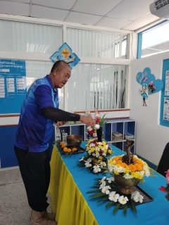 ไฟล์แนบ กปภ.สาขากาญจนดิษฐ์ จัดกิจกรรมสรงน้ำพระและพระแม่ธรณีพร้อมรดน้ำดำหัวผู้ใหญ่ สืบสานประเพณีวันสงกรานต์ 2566 