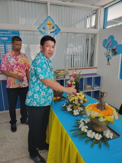 ไฟล์แนบ กปภ.สาขากาญจนดิษฐ์ จัดกิจกรรมสรงน้ำพระและพระแม่ธรณีพร้อมรดน้ำดำหัวผู้ใหญ่ สืบสานประเพณีวันสงกรานต์ 2566 