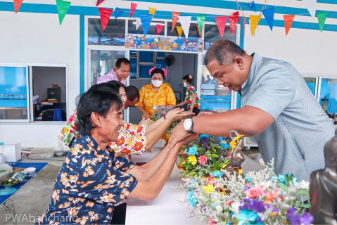 ไฟล์แนบ สาขาบ้านฉาง  จัดกิจกรรม "สรงน้ำพระ รดน้ำขอพรผู้ใหญ่  ปีใหม่ไทย 66"