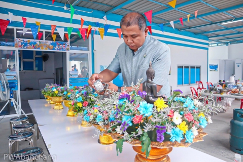 ไฟล์แนบ สาขาบ้านฉาง  จัดกิจกรรม "สรงน้ำพระ รดน้ำขอพรผู้ใหญ่  ปีใหม่ไทย 66"