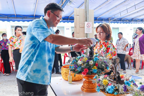 ไฟล์แนบ สาขาบ้านฉาง  จัดกิจกรรม "สรงน้ำพระ รดน้ำขอพรผู้ใหญ่  ปีใหม่ไทย 66"