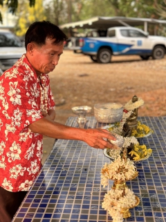 ไฟล์แนบ กปภ.สาขาเกาะคา จัดกิจกรรมสรงน้ำพระพุทธรูป และพิธีรดน้ำขอพร ผู้จัดการ กปภ.สาขาเกาะคา เนื่องในโอกาสประเพณีเทศกาลสงกรานต์ ประจำปี 2566