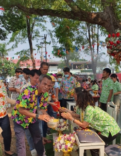 ไฟล์แนบ การประปาส่วนภูมิภาคสาขาขาณุวรลักษบุรี  มอบน้ำดื่มบรรจุขวดตราสัญลักษณ์ กปภ. 