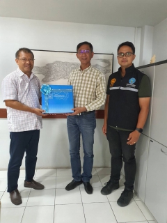 ไฟล์แนบ นายสุรชัย เชื้อแพ่ง รองผู้ว่าการ (ปฏิบัติการ 5) นายประทีป กุศลวัฒนะ ผู้อำนวยการการประปาส่วนภูมิภาคเขต 4 และคณะ ลงพื้นที่ กปภ.สาขาภูเก็ต เพื่อตรวจเยี่ยมและติดตามสถานการณ์น้ำพร้อมพบปะลูกค้ารายใหญ่