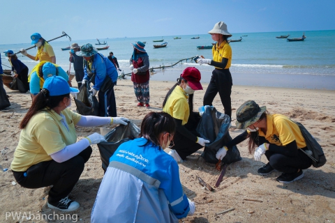 ไฟล์แนบ กปภ.บ้านฉาง ร่วมเก็บขยะชายหาดพยูน