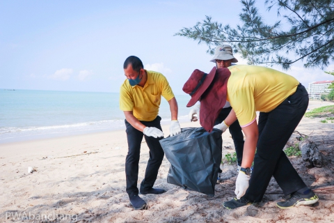 ไฟล์แนบ กปภ.บ้านฉาง ร่วมเก็บขยะชายหาดพยูน