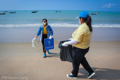 ไฟล์แนบ กปภ.บ้านฉาง ร่วมเก็บขยะชายหาดพยูน