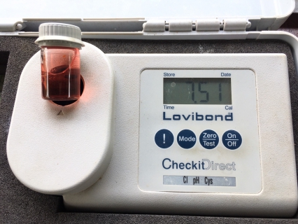 ไฟล์แนบ วันพุธที่ 26 เมษายน 2566 นายสุรพงศ์ สมหวัง ผจก.กปภ.สาขากาญจนดิษฐ์ มอบหมายให้พนักงานในสายงานผลิต ออกพื้นที่ตรวจสอบคุณภาพน้ำประปา โดยการตรวจวัดค่าคลอรีน ค่าความขุ่นในน้ำประปา  ซอยร้านกาแฟเขาหาคาเฟ่ ตำบลปากแพรก อำเภอดอนสัก จังหวัดสุราษฎร์ธานี โดยเป็นการตรวจสอบและควบคุมคุณภาพน้ำประปาในระบบจ่าย ตามโครงการจัดการน้ำสะอาด (WSP) ตามจุดควบคุมตรวจสอบตามแผนที่กำหนด ผลการตรวจสอบคุณภาพน้ำเป็นไปตามเกณฑ์มาตรฐาน กปภ. 