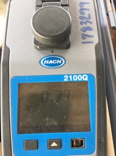 ไฟล์แนบ วันพุธที่ 26 เมษายน 2566 นายสุรพงศ์ สมหวัง ผจก.กปภ.สาขากาญจนดิษฐ์ มอบหมายให้พนักงานในสายงานผลิต ออกพื้นที่ตรวจสอบคุณภาพน้ำประปา โดยการตรวจวัดค่าคลอรีน ค่าความขุ่นในน้ำประปา  ซอยร้านกาแฟเขาหาคาเฟ่ ตำบลปากแพรก อำเภอดอนสัก จังหวัดสุราษฎร์ธานี โดยเป็นการตรวจสอบและควบคุมคุณภาพน้ำประปาในระบบจ่าย ตามโครงการจัดการน้ำสะอาด (WSP) ตามจุดควบคุมตรวจสอบตามแผนที่กำหนด ผลการตรวจสอบคุณภาพน้ำเป็นไปตามเกณฑ์มาตรฐาน กปภ. 