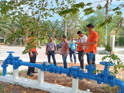ไฟล์แนบ การประปาส่วนภูมิภาคสาขากาญจนดิษฐ์ เข้าตรวจสอบแก้ไขปัญหา เรื่องการบริหารจัดการน้ำและการจ่ายน้ำให้กับเรือนจำกลางจังหวัดสุราษฎร์ธานี วันพฤหัสบดีที่ 27 เมษายน 2566 นายสุราพงศ์ สมหวัง ผู้จัดการ กปภ.สาขากาญจดิษฐ์ พร้อม หัวหน้างาน  และพนักงานในสังกัด เข้าพบปะพูดคุยและตรวจสอบ เรื่องการบริหารจัดการน้ำและการจ่ายน้ำให้กับเรือนจำกลางจังหวัดสุราษฎร์ธานี ในช่วงฤดูแล้งที่เกิดขึ้น เพื่อสร้างความมั่นใจให้กับเรือนจำกลางจังหวัดสุราษฎร์ธานี ในการบริหารจัดการน้ำอย่างต่อเนื่องต่อไป