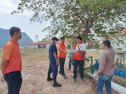 ไฟล์แนบ การประปาส่วนภูมิภาคสาขากาญจนดิษฐ์ เข้าตรวจสอบแก้ไขปัญหา เรื่องการบริหารจัดการน้ำและการจ่ายน้ำให้กับเรือนจำกลางจังหวัดสุราษฎร์ธานี วันพฤหัสบดีที่ 27 เมษายน 2566 นายสุราพงศ์ สมหวัง ผู้จัดการ กปภ.สาขากาญจดิษฐ์ พร้อม หัวหน้างาน  และพนักงานในสังกัด เข้าพบปะพูดคุยและตรวจสอบ เรื่องการบริหารจัดการน้ำและการจ่ายน้ำให้กับเรือนจำกลางจังหวัดสุราษฎร์ธานี ในช่วงฤดูแล้งที่เกิดขึ้น เพื่อสร้างความมั่นใจให้กับเรือนจำกลางจังหวัดสุราษฎร์ธานี ในการบริหารจัดการน้ำอย่างต่อเนื่องต่อไป