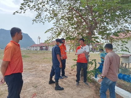 ไฟล์แนบ การประปาส่วนภูมิภาคสาขากาญจนดิษฐ์ เข้าตรวจสอบแก้ไขปัญหา เรื่องการบริหารจัดการน้ำและการจ่ายน้ำให้กับเรือนจำกลางจังหวัดสุราษฎร์ธานี วันพฤหัสบดีที่ 27 เมษายน 2566 นายสุราพงศ์ สมหวัง ผู้จัดการ กปภ.สาขากาญจดิษฐ์ พร้อม หัวหน้างาน  และพนักงานในสังกัด เข้าพบปะพูดคุยและตรวจสอบ เรื่องการบริหารจัดการน้ำและการจ่ายน้ำให้กับเรือนจำกลางจังหวัดสุราษฎร์ธานี ในช่วงฤดูแล้งที่เกิดขึ้น เพื่อสร้างความมั่นใจให้กับเรือนจำกลางจังหวัดสุราษฎร์ธานี ในการบริหารจัดการน้ำอย่างต่อเนื่องต่อไป