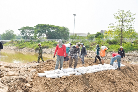 ไฟล์แนบ กปภ.สาขาเทิง ร่วมกับผู้นำชุมชนและประชาชนในพื้นที่บ้านพระเกิด หมู่ 14 บ้านตั้งข้าว หมู่ 2 บ้านเวียงจอมจ้อ หมู่ 20 บ้านเวียงเทิง หมู่ 1 บ้านเวียงใต้หมู่ 15 ต.เวียง บ้านสันทรายมูล หมู่ 1 บ้านสันทรายงาม หมู่ 2 ต.สันทรายงาม อ.เทิง และกลุ่มผู้ใช้น้ำเพื่อการเกษตร ร่วมกันซ่อมแซมฝายชะลอน้ำ แม่น้ำอิง จุดบ้านพระเกิด หมู่ 14 เชื่อม บ้านเวียงเทิง หมู่ 1 ต.เวียง อ.เทิง