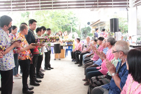 ไฟล์แนบ การประปาส่วนภูมิภาคเขต 9 จัดงาน สืบสานป๋าเวณีปี๋ใหม่เมือง ประจำปี 2566 จัดกิจกรรมรดน้ำดำหัว, ขอขมาและรับพรจากผู้อาวุโส, ผู้บริหารอาวุโส และ อดีตผู้บริหาร เนื่องในโอกาสเทศกาลสงกรานต์ของไทย โดยมีผู้บริหารการประปาส่วนภูมิภาคเขต 9, ผู้จัดการ การประปาส่วนภูมิภาคสาขา, หัวหน้างาน และ พนักงานในสังกัดร่วมกิจกรรม