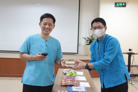 ไฟล์แนบ กปภ.ข.9 จัดกิจกรรมตลาดนัดฮอมบุญ กปภ.ข.9 จำหน่ายสินค้า อาหาร เครื่องดื่มและของใช้ รวมทั้งสิ่งของที่จำเป็นสำหรับเด็ก ซึ่งจะนำไปเป็นทุน สำหรับบริจาคสิ่งของ และ เงินสนับสนุน ให้กับสถานสงเคราะห์เด็กบ้านเวียงพิงค์