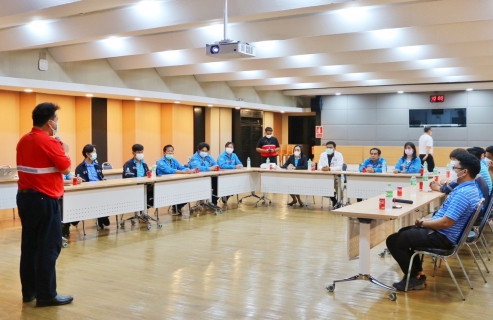 ไฟล์แนบ กปภ.สาขาปทุมธานี จัดกิจกรรมสร้างความสัมพันธ์กับลูกค้ารายใหญ่ ตามแผนโครงการ มุ่งมั่นเพื่อปวงชนเติมใจให้กัน ประจำปี 2566 โดยเข้าศึกษาดูงานเยี่ยมชม บริษัท ไทยน้ำทิพย์ คอร์ปอเรชั่น จำกัด 