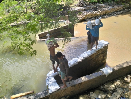 ไฟล์แนบ การประปาส่วนภูมิภาคสาขากระบี่ เตรียมความพร้อมรองรับสถานการณ์ภัยแล้ง เร่งดำเนินการสำรวจปริมาณน้ำดิบ เฝ้าติดตามปริมาณน้ำ พร้อมกั้นฝายเพื่อชะลอน้ำ