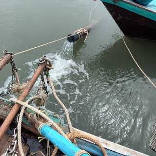 ไฟล์แนบ การประปาส่วนภูมิภาคสาขากาญจนดิษฐ์ดำเนินการซ่อมท่อในคลองดอนสัก เพื่อผู้ใช้น้ำบ้านฝ่ายท่า ดอนสัก อำเภอดอนสัก จังหวัดสุราษฎร์ธานี