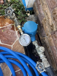 ไฟล์แนบ การประปาส่วนภูมิภาคสาขาท่าแซะ ดำเนินการตามแผนงานบริการและควบคุมน้ำสูญเสีย โดยตรวจสอบแรงดันน้ำ ในพื้นที่ชุมชนบ้านเนินสันติ ตำบลท่าแซะ อำเภอท่าแซะ จังหวัดชุมพร