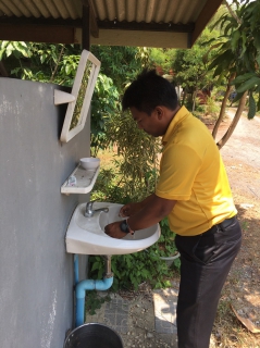 ไฟล์แนบ วันจันทร์ที่ 15 พฤษภาคม 2566  การประปาส่วนภูมิภาคสาขากาญจนดิษฐ์ ภายใต้การนำของ นายสุรพงศ์ สมหวัง ผู้จัดการการประปาส่วนภูมิภาคสาขากาญจนดิษฐ์ มอบหมายพนักงาน งานผลิต ลงพื้นที่ตรวจสอบคุณภาพจำนวน 6 จุด เพื่อเป็นการทวนสอบ RE-CHECK คุณภาพน้ำในระบบจำหน่ายตามโครงการ Water is life อีกทั้งเป็นการควบคุมคุณภาพน้ำประปาให้ได้มาตรฐาน ของกรมอนามัยและของ การประปาส่วนภูมิภาคต่อไป 