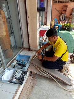 ไฟล์แนบ วันจันทร์ที่ 15 พฤษภาคม 2566  การประปาส่วนภูมิภาคสาขากาญจนดิษฐ์ ภายใต้การนำของ นายสุรพงศ์ สมหวัง ผู้จัดการการประปาส่วนภูมิภาคสาขากาญจนดิษฐ์ มอบหมายพนักงาน งานผลิต ลงพื้นที่ตรวจสอบคุณภาพจำนวน 6 จุด เพื่อเป็นการทวนสอบ RE-CHECK คุณภาพน้ำในระบบจำหน่ายตามโครงการ Water is life อีกทั้งเป็นการควบคุมคุณภาพน้ำประปาให้ได้มาตรฐาน ของกรมอนามัยและของ การประปาส่วนภูมิภาคต่อไป 