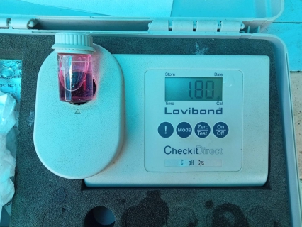 ไฟล์แนบ วันจันทร์ที่ 15 พฤษภาคม 2566  การประปาส่วนภูมิภาคสาขากาญจนดิษฐ์ ภายใต้การนำของ นายสุรพงศ์ สมหวัง ผู้จัดการการประปาส่วนภูมิภาคสาขากาญจนดิษฐ์ มอบหมายพนักงาน งานผลิต ลงพื้นที่ตรวจสอบคุณภาพจำนวน 6 จุด เพื่อเป็นการทวนสอบ RE-CHECK คุณภาพน้ำในระบบจำหน่ายตามโครงการ Water is life อีกทั้งเป็นการควบคุมคุณภาพน้ำประปาให้ได้มาตรฐาน ของกรมอนามัยและของ การประปาส่วนภูมิภาคต่อไป 