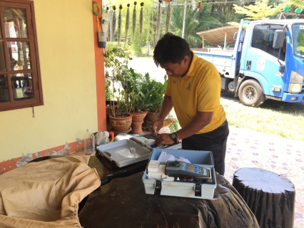 ไฟล์แนบ วันจันทร์ที่ 15 พฤษภาคม 2566  การประปาส่วนภูมิภาคสาขากาญจนดิษฐ์ ภายใต้การนำของ นายสุรพงศ์ สมหวัง ผู้จัดการการประปาส่วนภูมิภาคสาขากาญจนดิษฐ์ มอบหมายพนักงาน งานผลิต ลงพื้นที่ตรวจสอบคุณภาพจำนวน 6 จุด เพื่อเป็นการทวนสอบ RE-CHECK คุณภาพน้ำในระบบจำหน่ายตามโครงการ Water is life อีกทั้งเป็นการควบคุมคุณภาพน้ำประปาให้ได้มาตรฐาน ของกรมอนามัยและของ การประปาส่วนภูมิภาคต่อไป 