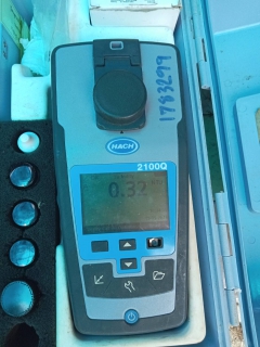 ไฟล์แนบ วันจันทร์ที่ 15 พฤษภาคม 2566  การประปาส่วนภูมิภาคสาขากาญจนดิษฐ์ ภายใต้การนำของ นายสุรพงศ์ สมหวัง ผู้จัดการการประปาส่วนภูมิภาคสาขากาญจนดิษฐ์ มอบหมายพนักงาน งานผลิต ลงพื้นที่ตรวจสอบคุณภาพจำนวน 6 จุด เพื่อเป็นการทวนสอบ RE-CHECK คุณภาพน้ำในระบบจำหน่ายตามโครงการ Water is life อีกทั้งเป็นการควบคุมคุณภาพน้ำประปาให้ได้มาตรฐาน ของกรมอนามัยและของ การประปาส่วนภูมิภาคต่อไป 