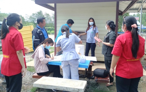 ไฟล์แนบ กปภ.สาขาขลุง และงานควบคุมคุณภาพน้ำ 2 กปภ.เขต 1 ร่วมกับเจ้าหน้าที่สาธารณสุขจังหวัด พร้อมด้วยเจ้าหน้าที่ศูนย์อนามัยที่ 6 ชลบุรี ลงพื้นที่ตรวจสอบคุณภาพน้ำ และเก็บตัวอย่างน้ำเพื่อตรวจสอบหาเชื้อโคลิฟอร์มแบคทีเรีย ป้องกันการแพร่ระบาดของเชื้อโนโรไวรัส (Norovirus) และสร้างความเชื่อมั่นในคุณภาพน้ำประปา (Water is Life)