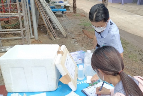 ไฟล์แนบ กปภ.สาขาขลุง และงานควบคุมคุณภาพน้ำ 2 กปภ.เขต 1 ร่วมกับเจ้าหน้าที่สาธารณสุขจังหวัด พร้อมด้วยเจ้าหน้าที่ศูนย์อนามัยที่ 6 ชลบุรี ลงพื้นที่ตรวจสอบคุณภาพน้ำ และเก็บตัวอย่างน้ำเพื่อตรวจสอบหาเชื้อโคลิฟอร์มแบคทีเรีย ป้องกันการแพร่ระบาดของเชื้อโนโรไวรัส (Norovirus) และสร้างความเชื่อมั่นในคุณภาพน้ำประปา (Water is Life)