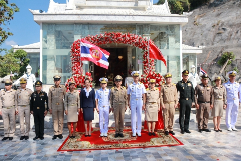 ไฟล์แนบ การประปาส่วนภูมิภาคสาขาชุมพรเข้าร่วมพิธีรำลึก 100 ปี วันคล้ายวันสิ้นพระชนม์กรมหลวงชุมพรเขตอุดมศักดิ์ "วันอาภากร"พร้อมสนับสนุนน้ำดื่มบรรจุขวดตราสัญลักษณ์ กปภ.จำนวน 200 ขวด