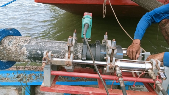 ไฟล์แนบ การประปาส่วนภูมิภาคสาขากาญจนดิษฐ์ดำเนินการซ่อมท่อในคลองดอนสัก เพื่อผู้ใช้น้ำบ้านฝ่ายท่า ดอนสัก อำเภอดอนสัก จังหวัดสุราษฎร์ธานี