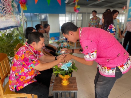 ไฟล์แนบ กกปภ.สาขาสมุทรสงคราม ร่วมสรงน้ำพระและรดน้ำขอพรผู้ใหญ่ สืบสานประเพณีไทย เนื่องในวันขึ้นปีใหม่ไทยหรือเทศกาลสงกรานต์ ประจำปี 2566