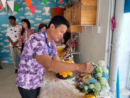 ไฟล์แนบ กกปภ.สาขาสมุทรสงคราม ร่วมสรงน้ำพระและรดน้ำขอพรผู้ใหญ่ สืบสานประเพณีไทย เนื่องในวันขึ้นปีใหม่ไทยหรือเทศกาลสงกรานต์ ประจำปี 2566