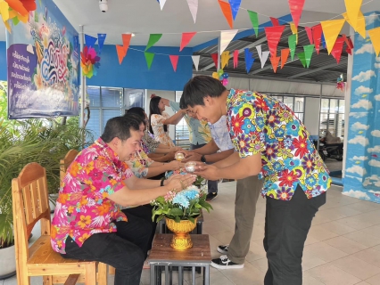 ไฟล์แนบ กกปภ.สาขาสมุทรสงคราม ร่วมสรงน้ำพระและรดน้ำขอพรผู้ใหญ่ สืบสานประเพณีไทย เนื่องในวันขึ้นปีใหม่ไทยหรือเทศกาลสงกรานต์ ประจำปี 2566