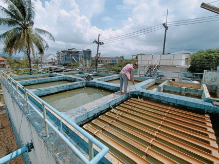 ไฟล์แนบ กปภ.สาขาระนอง ดำเนินการตามแผน ล้างถังตกตะกอนโรงกรองน้ำสำนักงาน
