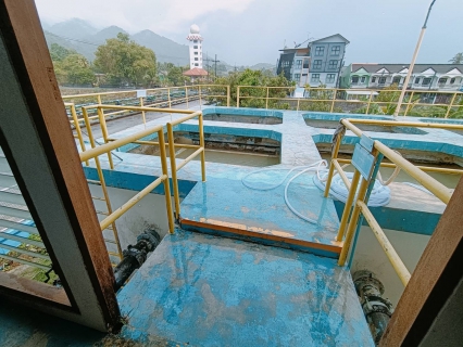 ไฟล์แนบ กปภ.สาขาระนอง ดำเนินการตามแผน ล้างถังตกตะกอนโรงกรองน้ำสำนักงาน