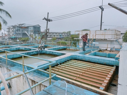 ไฟล์แนบ กปภ.สาขาระนอง ดำเนินการตามแผน ล้างถังตกตะกอนโรงกรองน้ำสำนักงาน