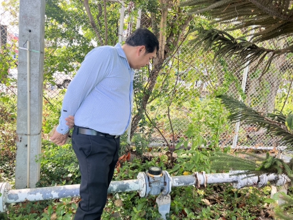 ไฟล์แนบ กปภ.สาขาสมุทรสงคราม ขยายพื้นที่การจ่ายน้ำ ลดการซื้อน้ำเอกชนและตรวจสอบระบบจ่ายน้ำตั้งแต่ต้นทางจนทางปลายทางของสถานีจ่ายน้ำนางตะเคียน