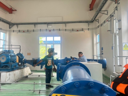 ไฟล์แนบ เตรียมพร้อมลุยงานติดตั้งเครื่องสูบน้ำ(เพิ่มเติม) เพื่อเพิ่มประสิทธิภาพในการจ่ายน้ำประปา ณ สถานีจ่ายน้ำนางตะเคียน