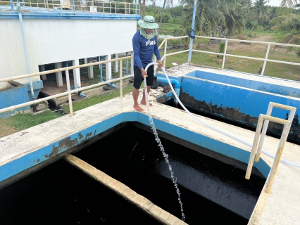 ไฟล์แนบ การประปาส่วนภูมิภาคสาขาประจวบคีรีขันธ์ ดำเนินการล้างถังตกตะกอนโรงกรองขนาด 400 ลบม./ชม. และโรงกรองขนาด 200 ลบม./ชม.