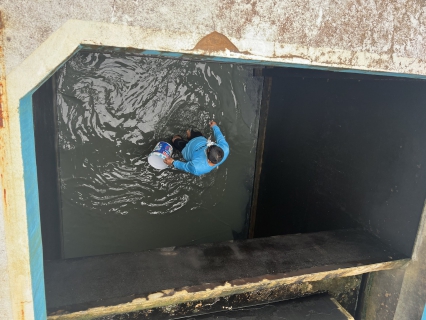 ไฟล์แนบ การประปาส่วนภูมิภาคสาขาประจวบคีรีขันธ์ ดำเนินการล้างถังตกตะกอนโรงกรองขนาด 400 ลบม./ชม. และโรงกรองขนาด 200 ลบม./ชม.