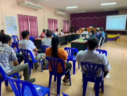 ไฟล์แนบ นางจันทิรา ทองพูล ผู้จัดการ กปภ.สาขาไชยา พร้อมด้วยเจ้าหน้าที่จากกองแผนงานโครงการ กปภ. เข้าร่วมประชุม กับผู้นำชุมชน ต.ทุ่ง อ.ไชยา จ.สุราษฎร์ธานี เพื่อชี้แจงข้อมูล ในการขอใช้แหล่งน้ำดิบคลองตะเคียน ในการผลิตน้ำประปา