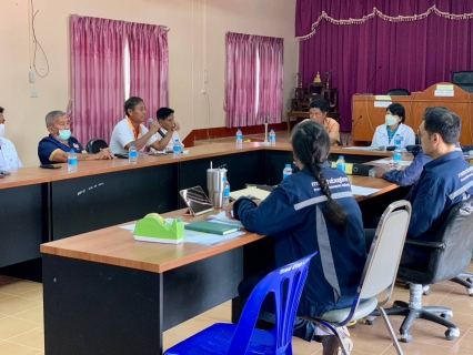 ไฟล์แนบ นางจันทิรา ทองพูล ผู้จัดการ กปภ.สาขาไชยา พร้อมด้วยเจ้าหน้าที่จากกองแผนงานโครงการ กปภ. เข้าร่วมประชุม กับผู้นำชุมชน ต.ทุ่ง อ.ไชยา จ.สุราษฎร์ธานี เพื่อชี้แจงข้อมูล ในการขอใช้แหล่งน้ำดิบคลองตะเคียน ในการผลิตน้ำประปา