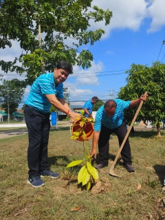 ไฟล์แนบ การประปาส่วนภูมิภาคสาขาฮอด จัดกิจกรรมปลูกต้นไม้ ภายใต้โครงการ กปภ.ปลูกป่าเพื่อแผ่นดิน เทิดพระเกียรติพระบาทสมเด็จพระบรมชนกาธิเบศร มหาภูมิพลอดุลยเดชมหาราช บรมนาถบพิตร ปี 2566 เนื่องในวันต้นไม้ประจำปีแห่งชาติ ประจำปี 2566 