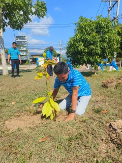 ไฟล์แนบ การประปาส่วนภูมิภาคสาขาฮอด จัดกิจกรรมปลูกต้นไม้ ภายใต้โครงการ กปภ.ปลูกป่าเพื่อแผ่นดิน เทิดพระเกียรติพระบาทสมเด็จพระบรมชนกาธิเบศร มหาภูมิพลอดุลยเดชมหาราช บรมนาถบพิตร ปี 2566 เนื่องในวันต้นไม้ประจำปีแห่งชาติ ประจำปี 2566 